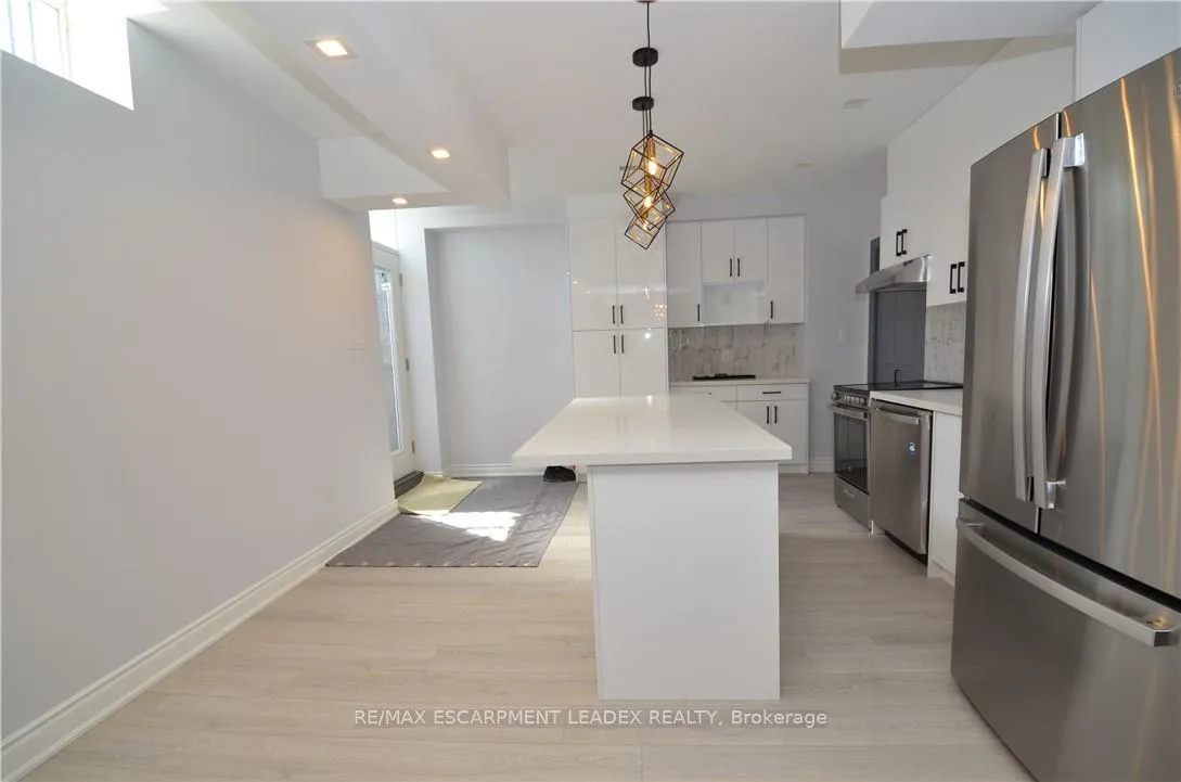 Photo 12 of Unit B, 187 Chambers Drive, Hamilton, Ancaster — HOMEH