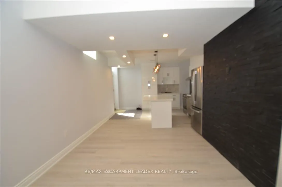Photo 13 of Unit B, 187 Chambers Drive, Hamilton, Ancaster — HOMEH