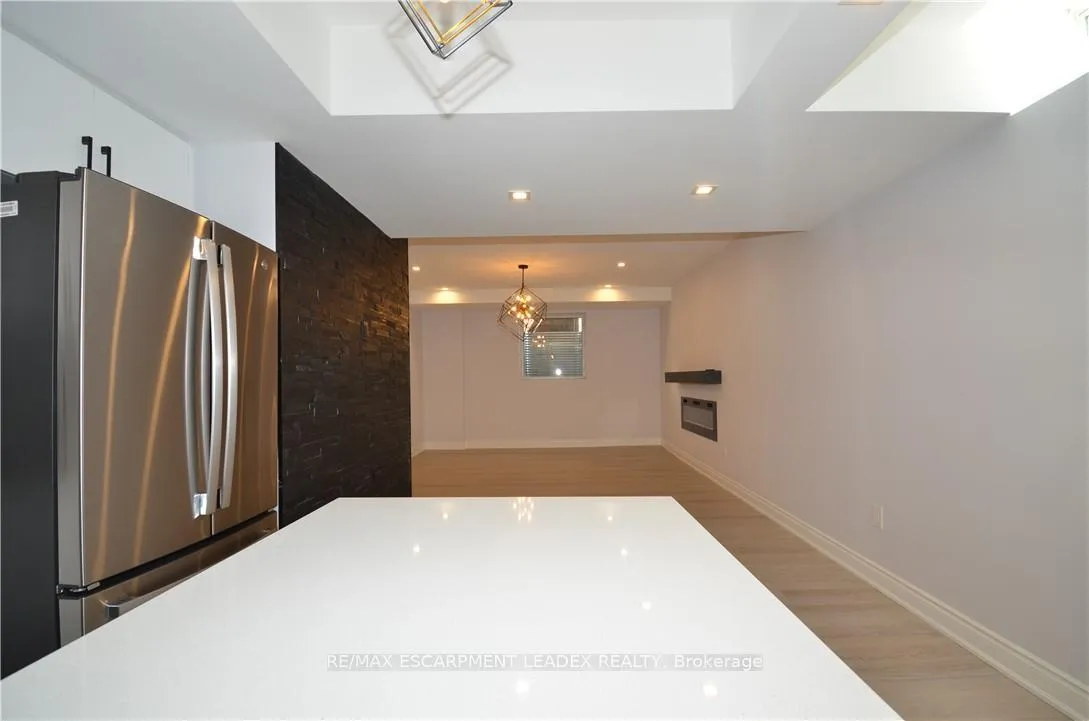 Photo 14 of Unit B, 187 Chambers Drive, Hamilton, Ancaster — HOMEH