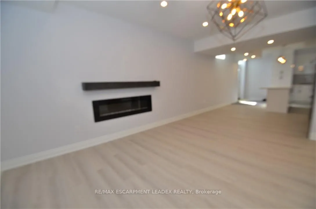 Photo 17 of Unit B, 187 Chambers Drive, Hamilton, Ancaster — HOMEH