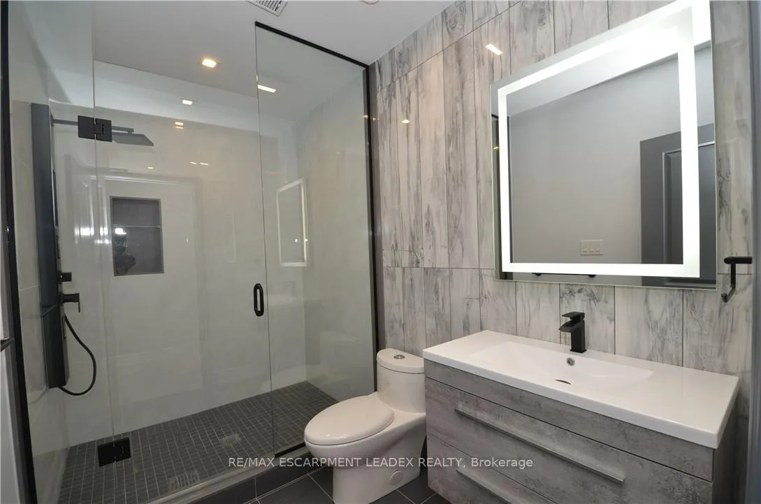 Photo 18 of Unit B, 187 Chambers Drive, Hamilton, Ancaster — HOMEH