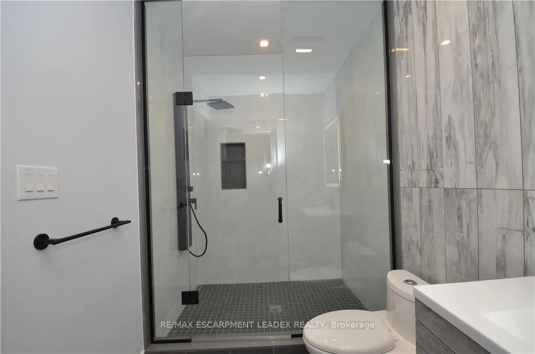 Photo 19 of Unit B, 187 Chambers Drive, Hamilton, Ancaster — HOMEH