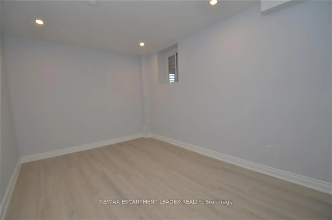Photo 20 of Unit B, 187 Chambers Drive, Hamilton, Ancaster — HOMEH