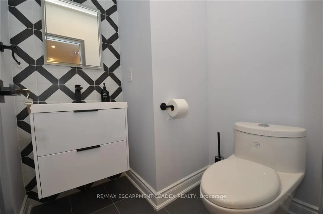 Photo 22 of Unit B, 187 Chambers Drive, Hamilton, Ancaster — HOMEH