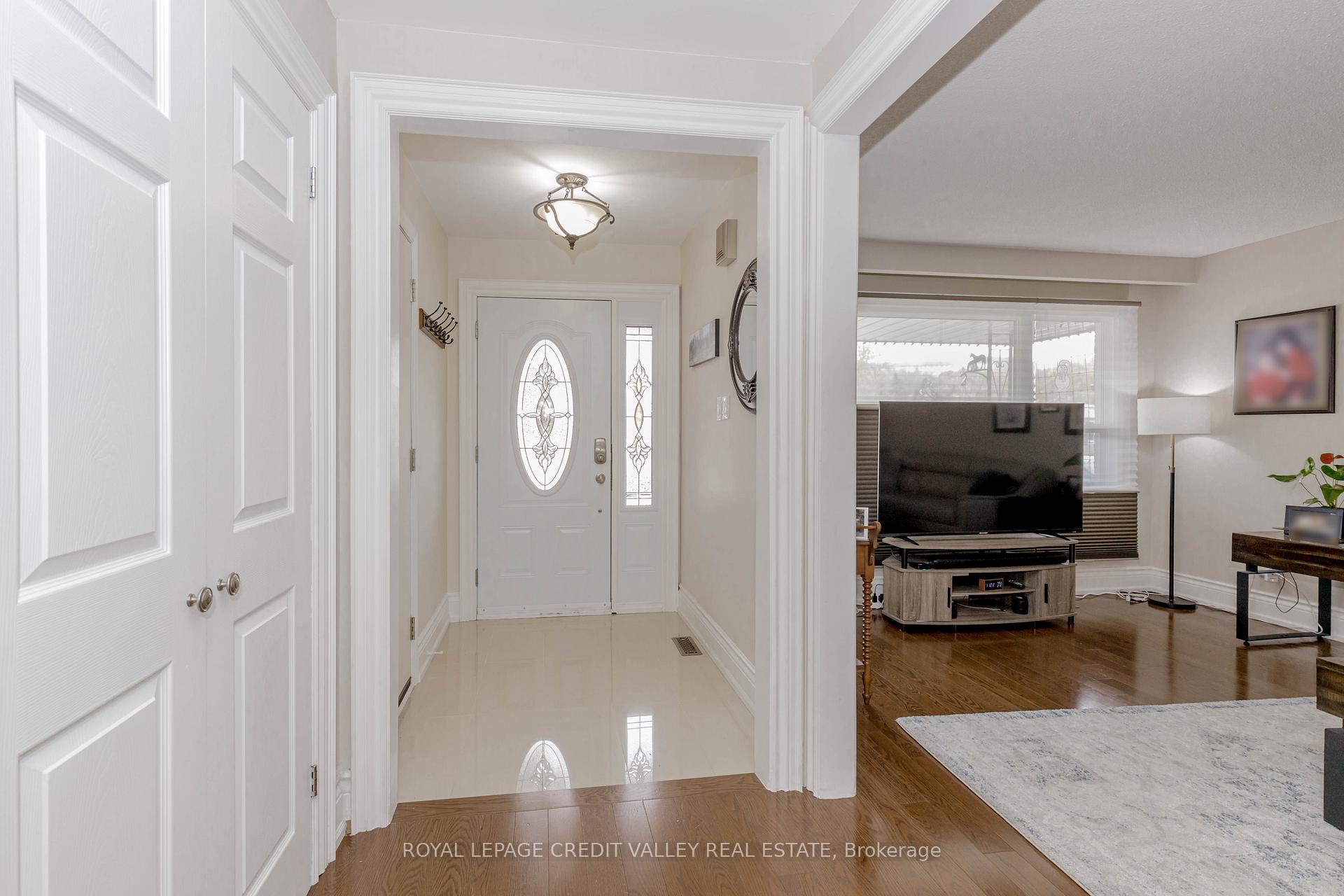 Photo 4 of 119 Connaught Crescent, Caledon, Bolton West — HOMEH