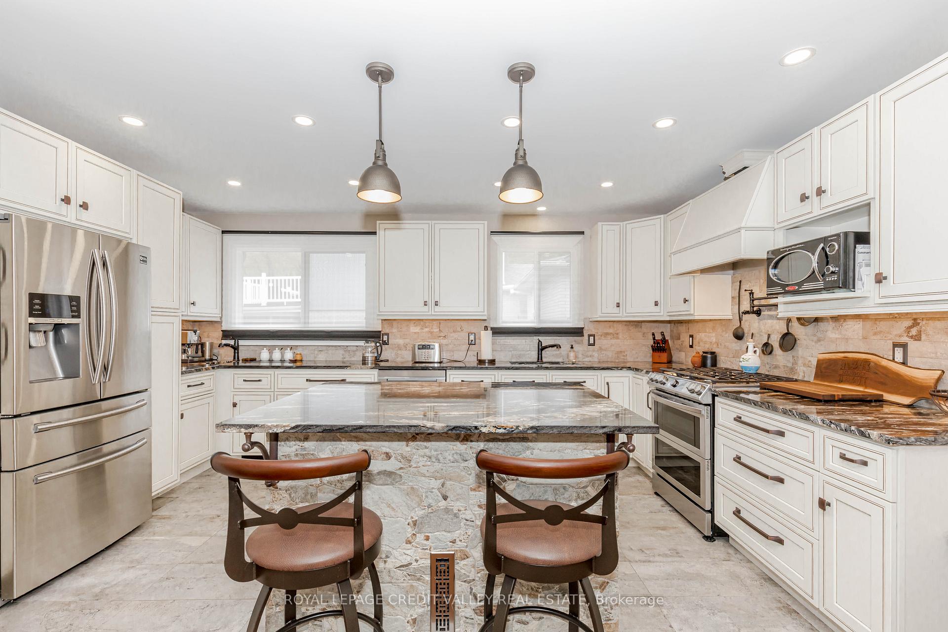 Photo 7 of 119 Connaught Crescent, Caledon, Bolton West — HOMEH
