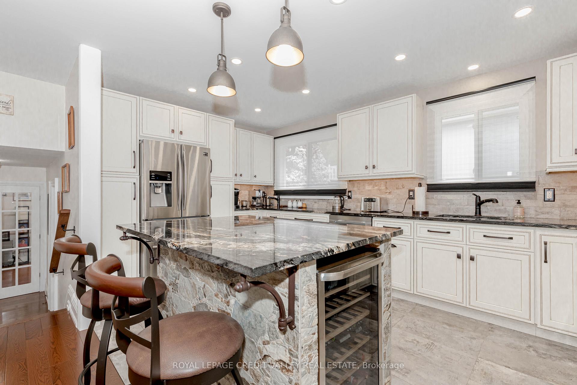 Photo 10 of 119 Connaught Crescent, Caledon, Bolton West — HOMEH