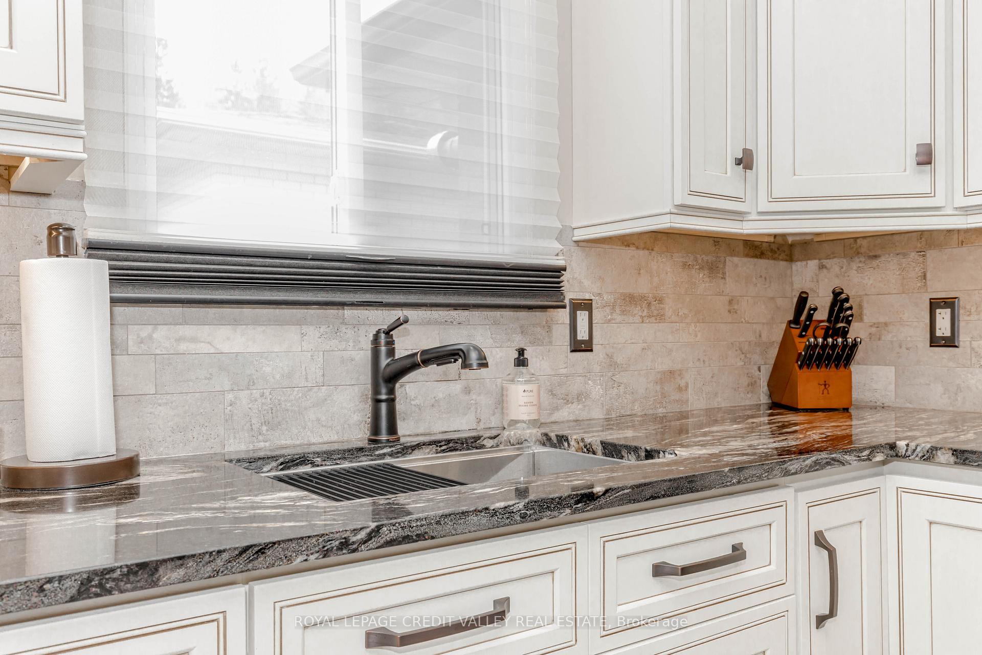 Photo 12 of 119 Connaught Crescent, Caledon, Bolton West — HOMEH