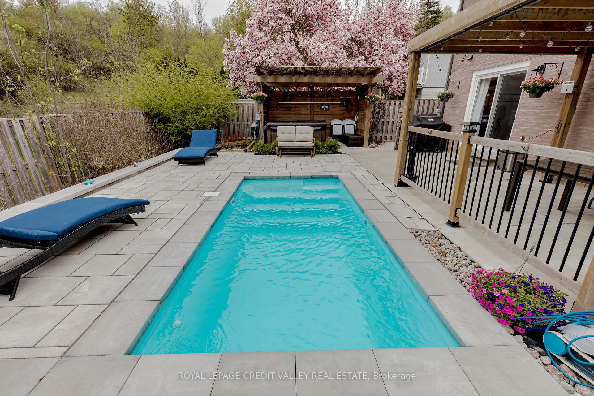 Photo 45 of 119 Connaught Crescent, Caledon, Bolton West — HOMEH