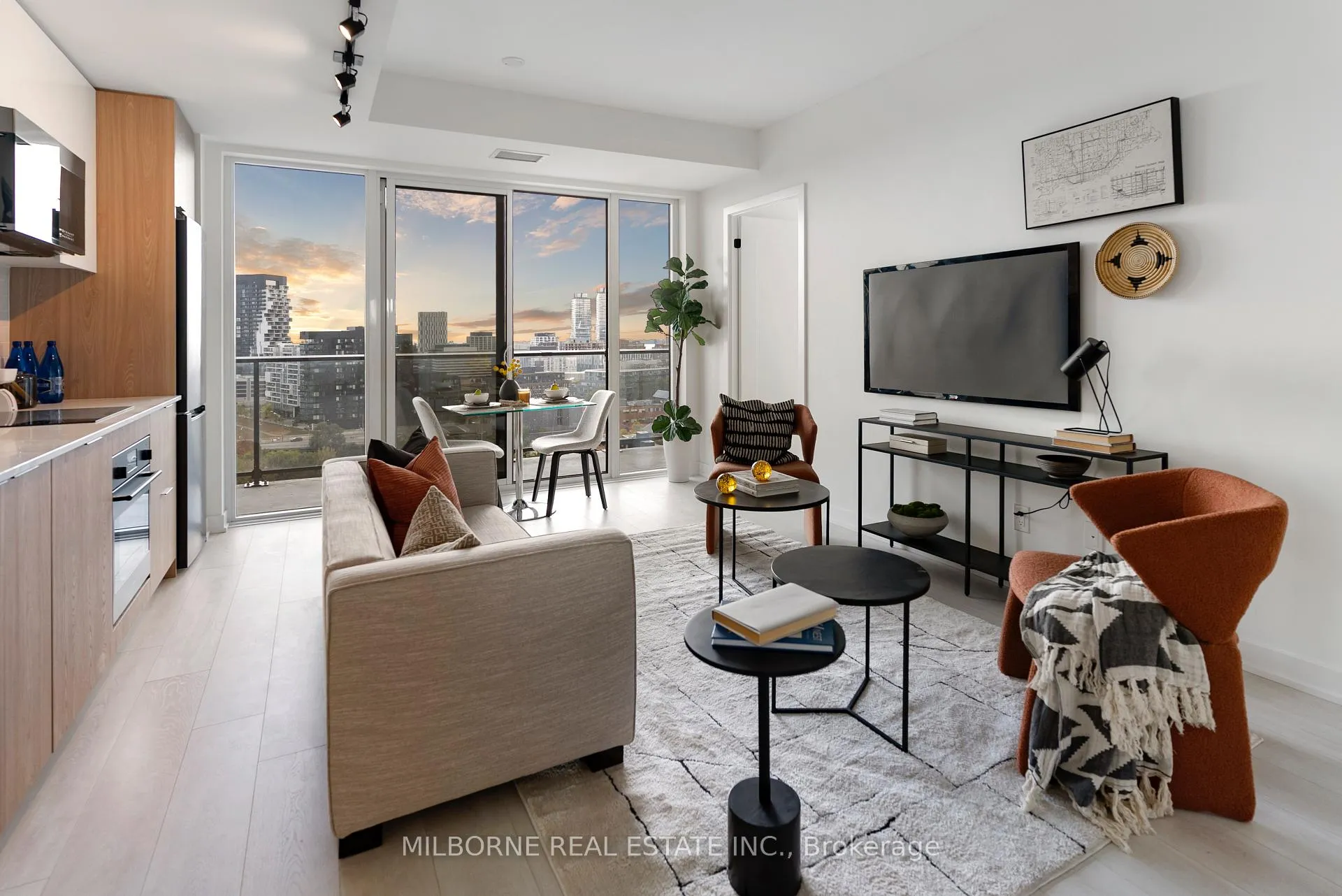 Photo 4 of Unit 1805, 5 Defries Street, Toronto, Regent Park — HOMEH