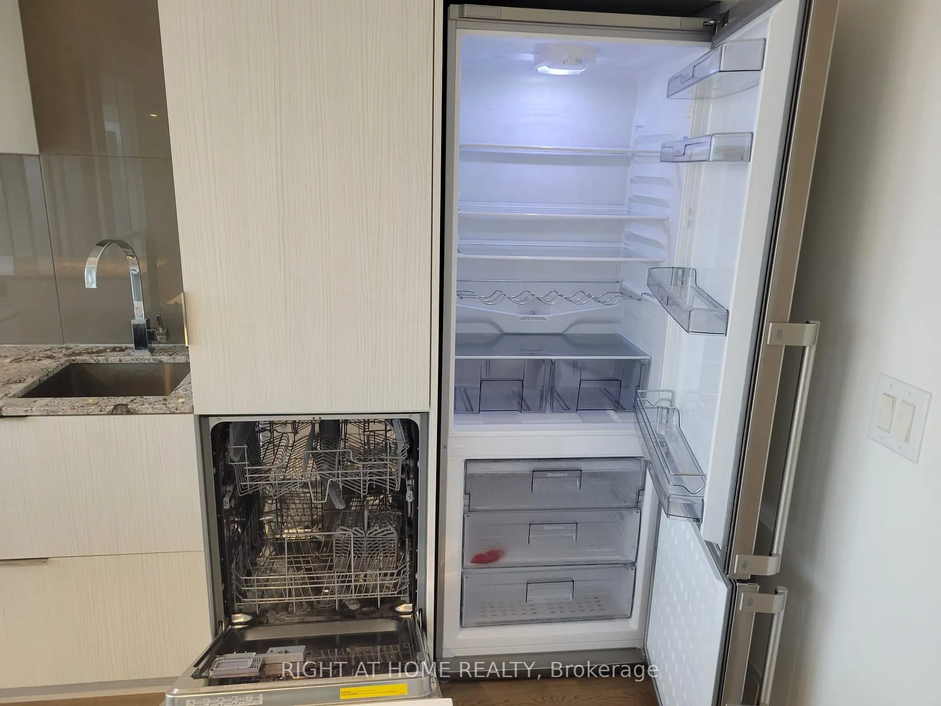 Photo 22 of Unit 3203, 1 Bloor Street E, Toronto, Church-Yonge Corridor — HOMEH