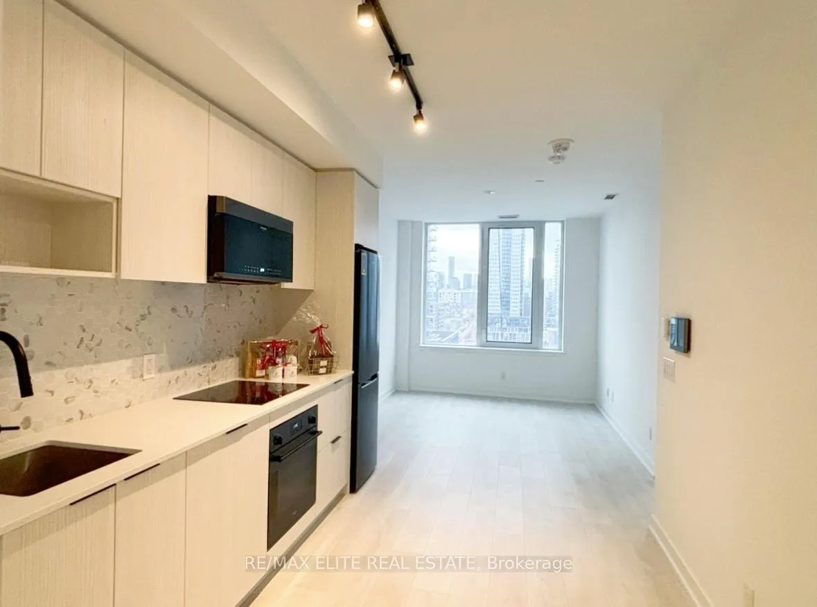 Photo 6 of Unit 920, 5 Defries Street, Toronto, Regent Park — HOMEH