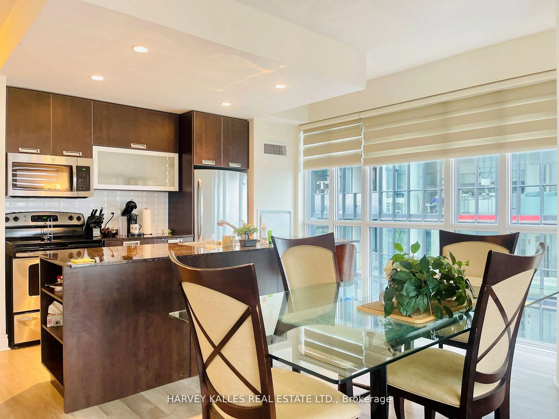 Photo 5 of Unit 4203, 28 Ted Rogers Way, Toronto, Church-Yonge Corridor — HOMEH