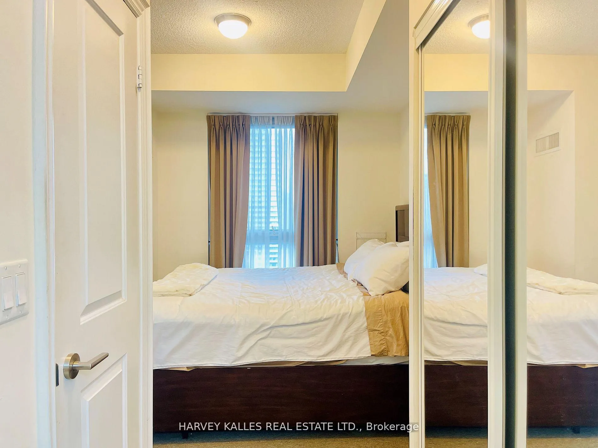 Photo 10 of Unit 4203, 28 Ted Rogers Way, Toronto, Church-Yonge Corridor — HOMEH