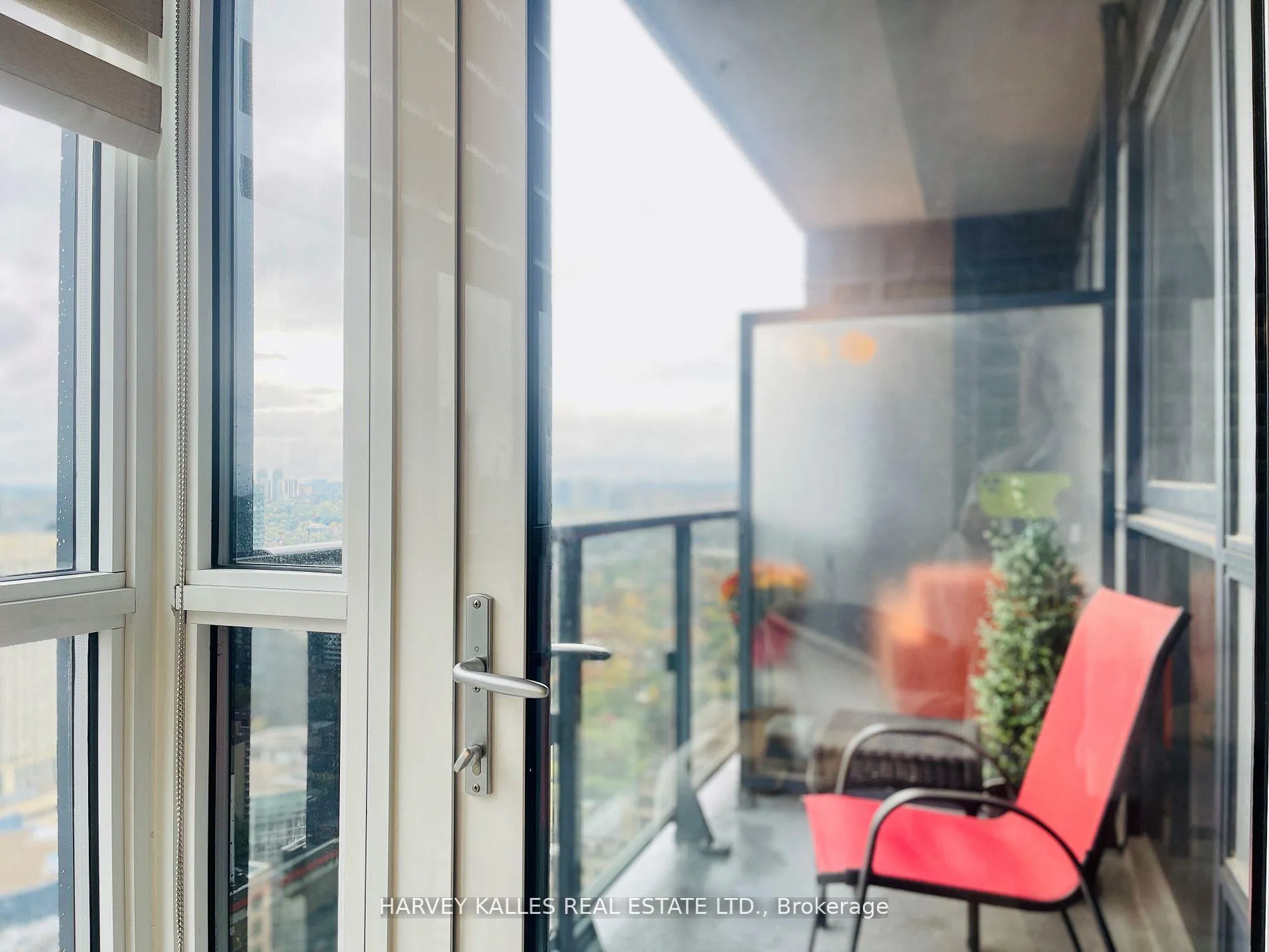 Photo 17 of Unit 4203, 28 Ted Rogers Way, Toronto, Church-Yonge Corridor — HOMEH