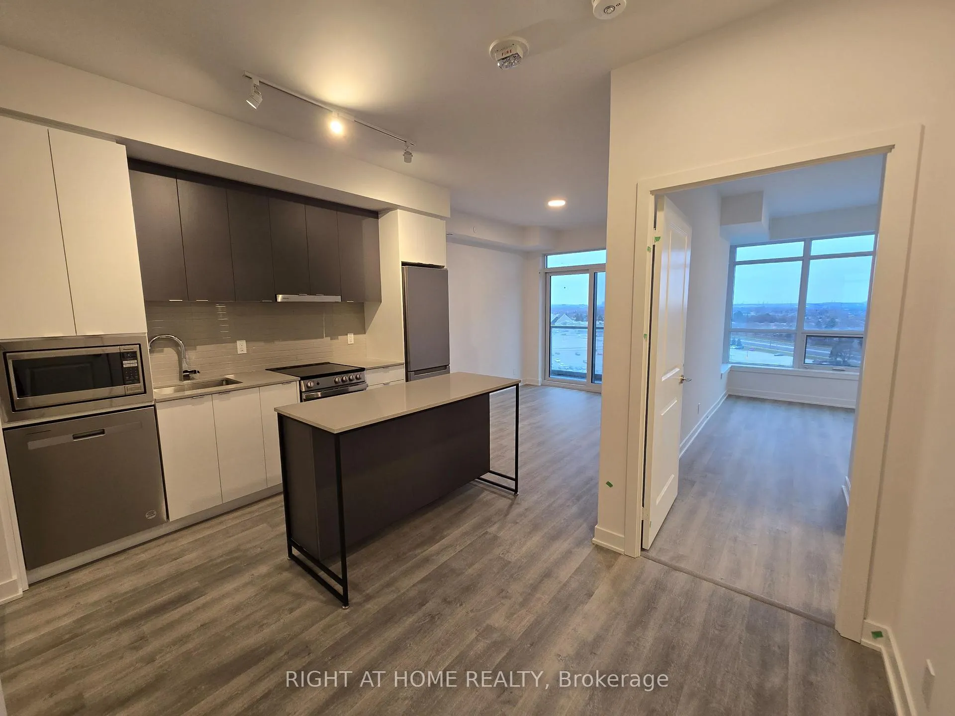 Photo 1 of Unit 910, 50 Upper Mall Way, Vaughan, Brownridge — HOMEH