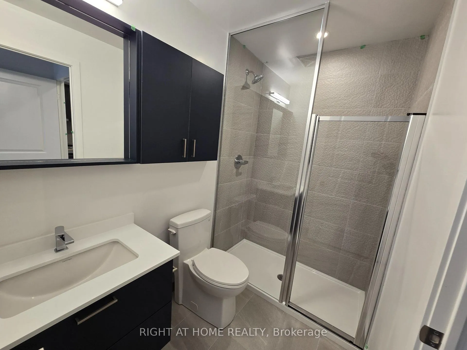 Photo 7 of Unit 910, 50 Upper Mall Way, Vaughan, Brownridge — HOMEH