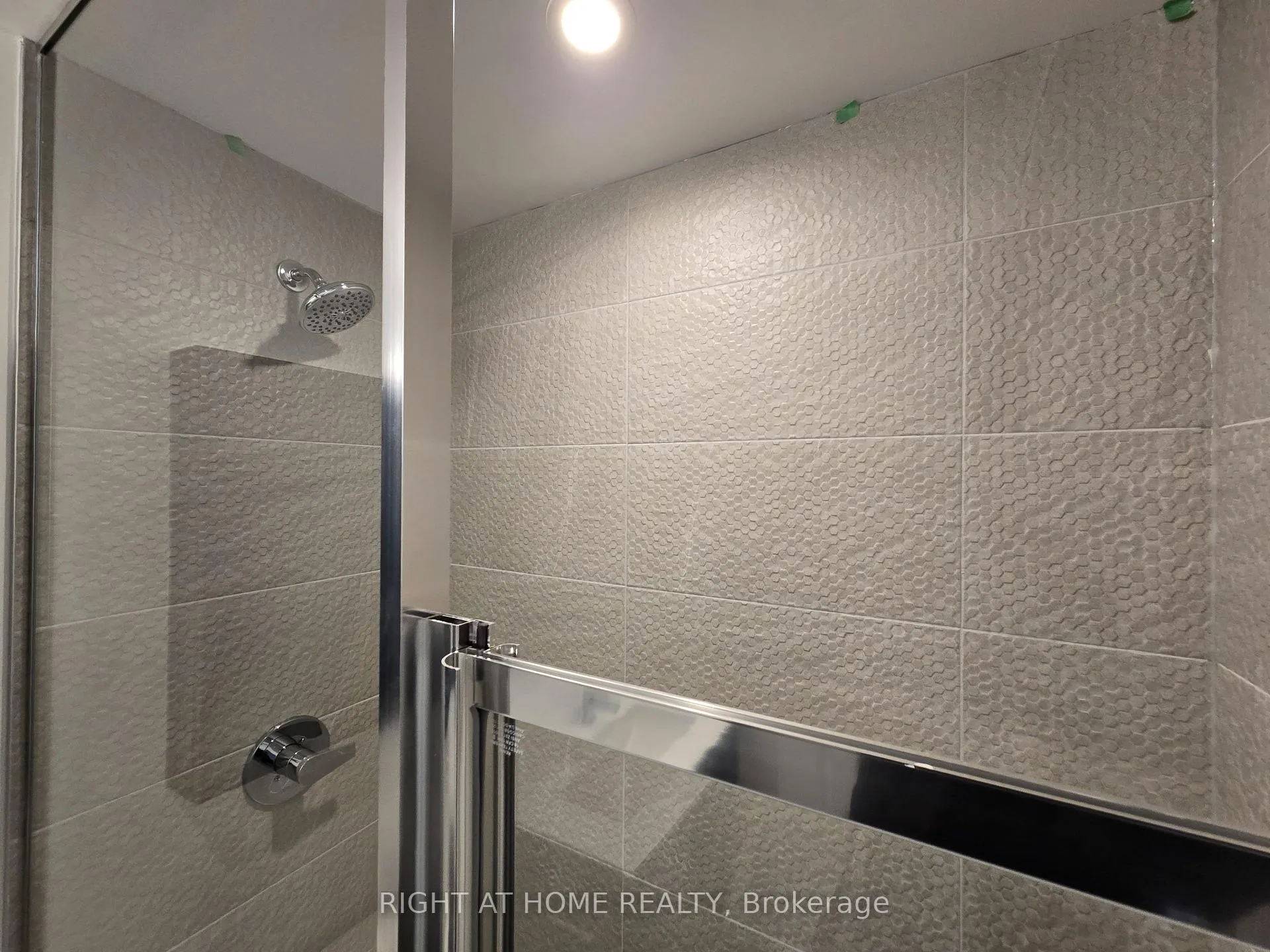Photo 8 of Unit 910, 50 Upper Mall Way, Vaughan, Brownridge — HOMEH