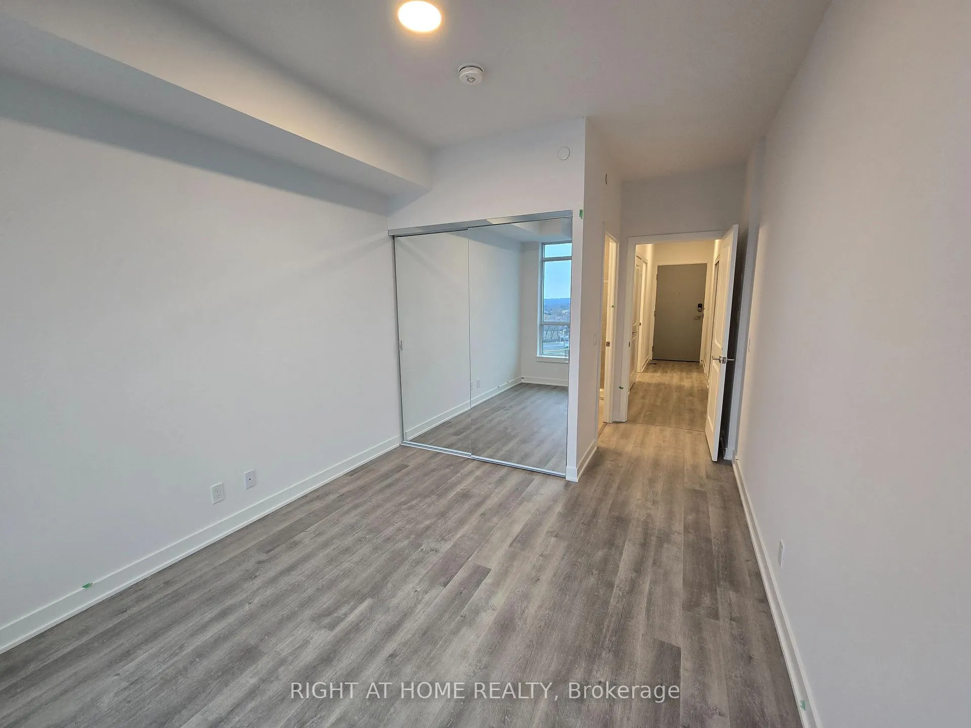 Photo 11 of Unit 910, 50 Upper Mall Way, Vaughan, Brownridge — HOMEH