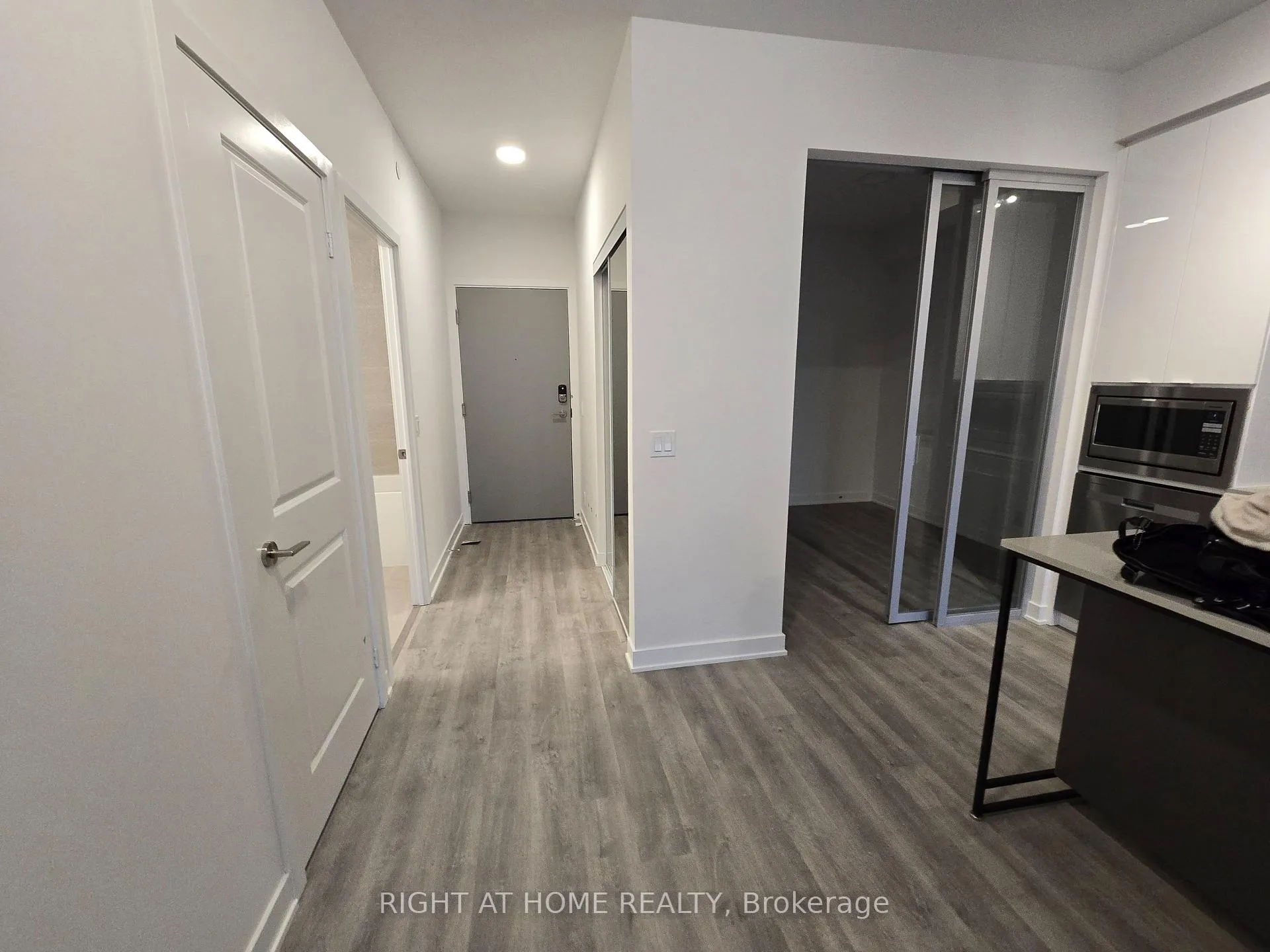 Photo 12 of Unit 910, 50 Upper Mall Way, Vaughan, Brownridge — HOMEH