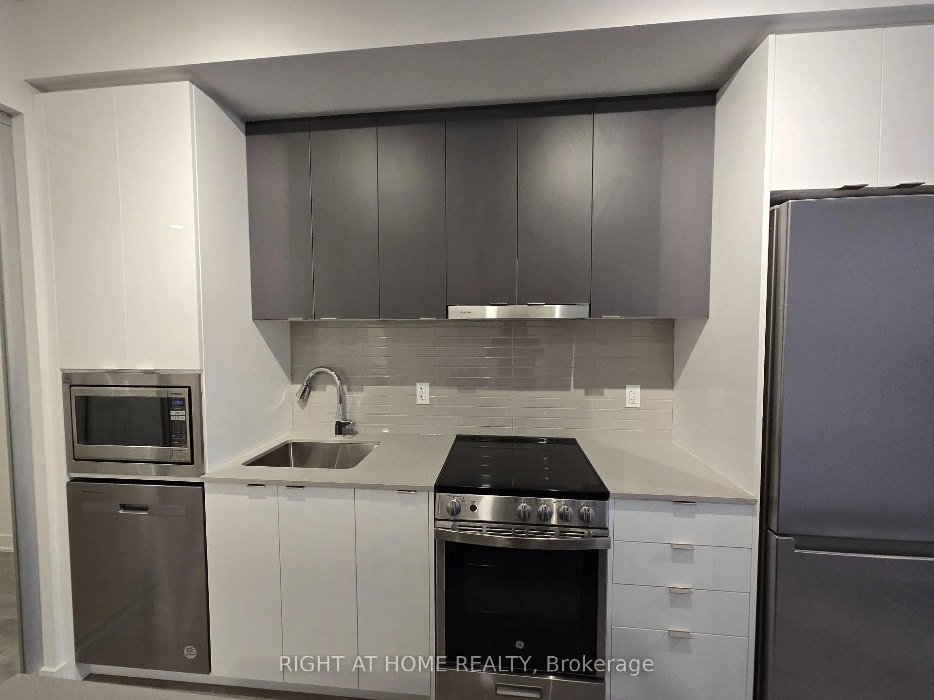 Photo 16 of Unit 910, 50 Upper Mall Way, Vaughan, Brownridge — HOMEH