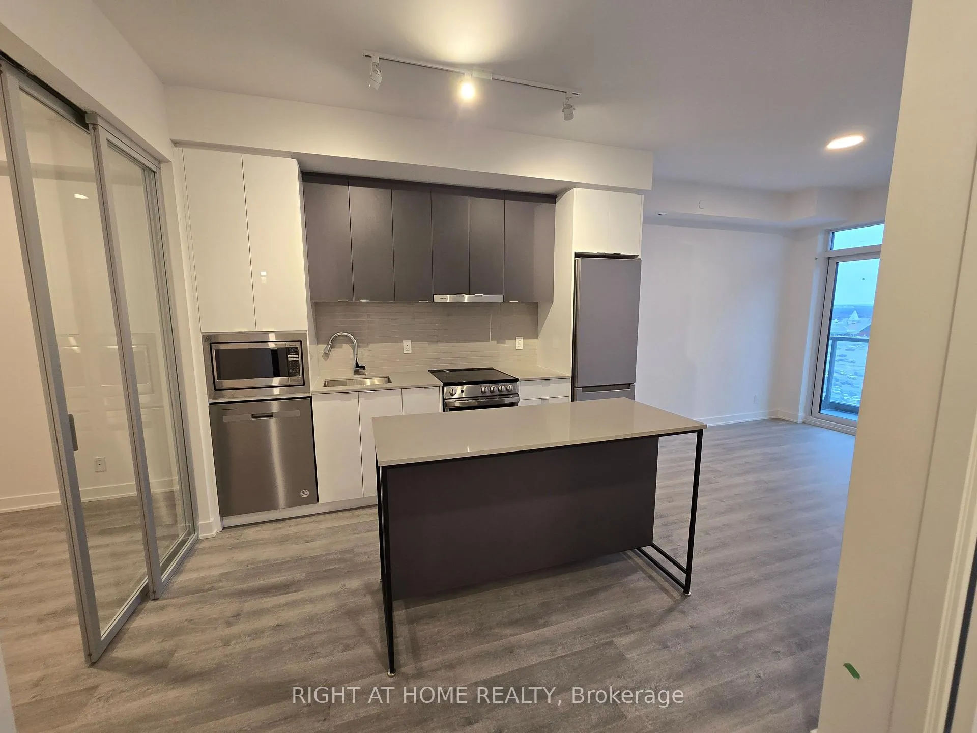 Photo 17 of Unit 910, 50 Upper Mall Way, Vaughan, Brownridge — HOMEH