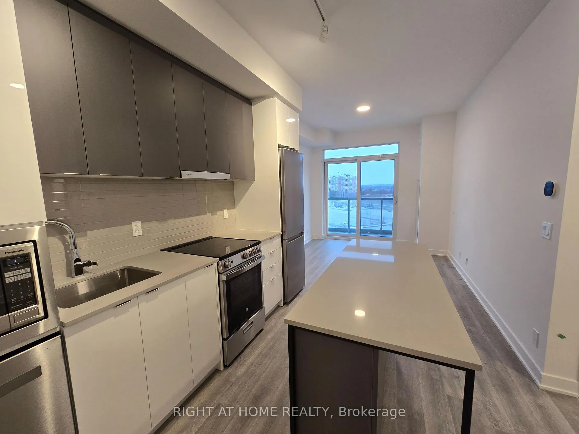 Photo 18 of Unit 910, 50 Upper Mall Way, Vaughan, Brownridge — HOMEH