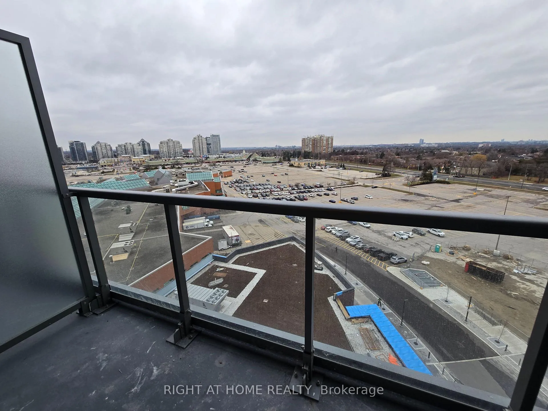 Photo 21 of Unit 910, 50 Upper Mall Way, Vaughan, Brownridge — HOMEH