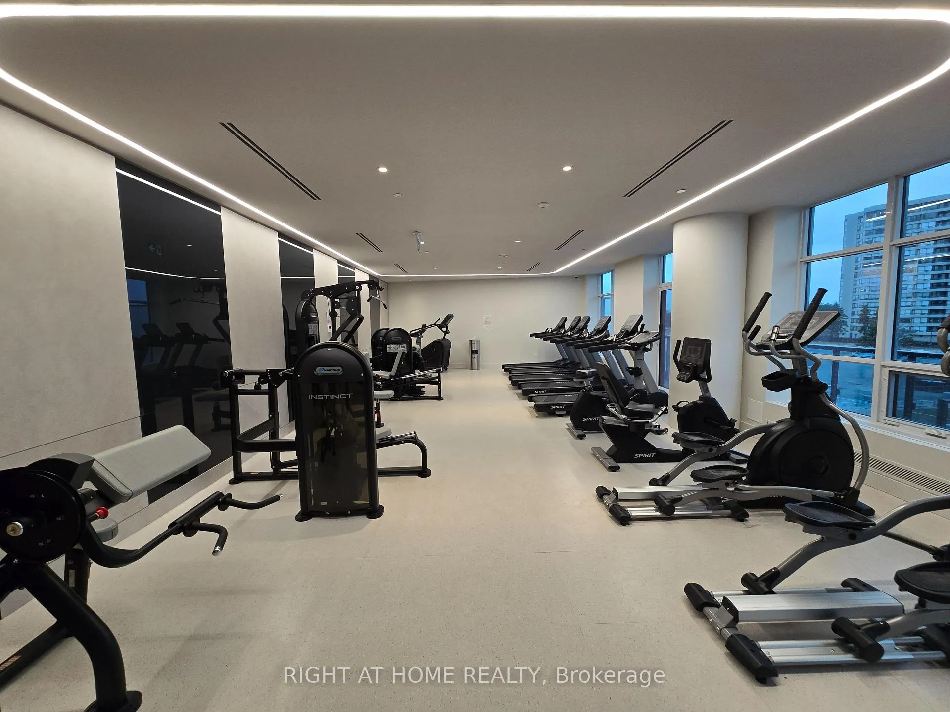 Photo 22 of Unit 910, 50 Upper Mall Way, Vaughan, Brownridge — HOMEH