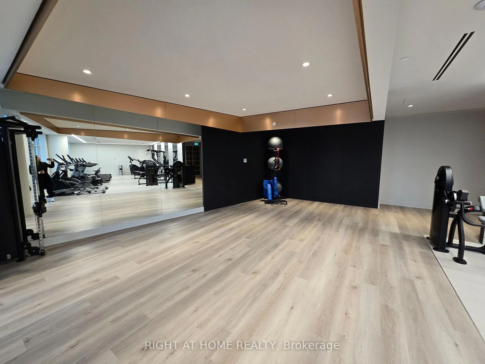 Photo 23 of Unit 910, 50 Upper Mall Way, Vaughan, Brownridge — HOMEH
