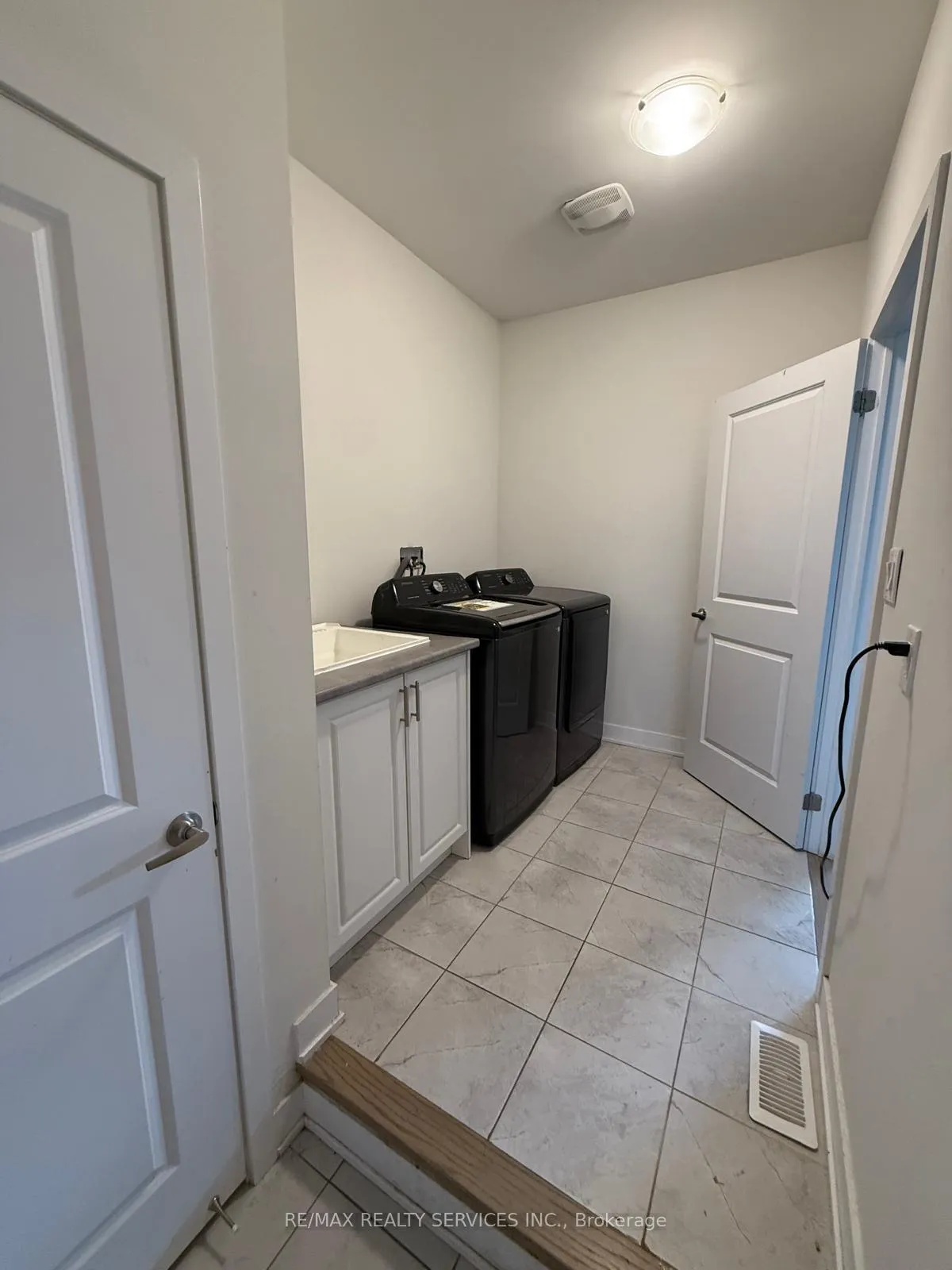 Photo 14 of 225 Flavelle Way, Peterborough, Monaghan Ward 2 — HOMEH