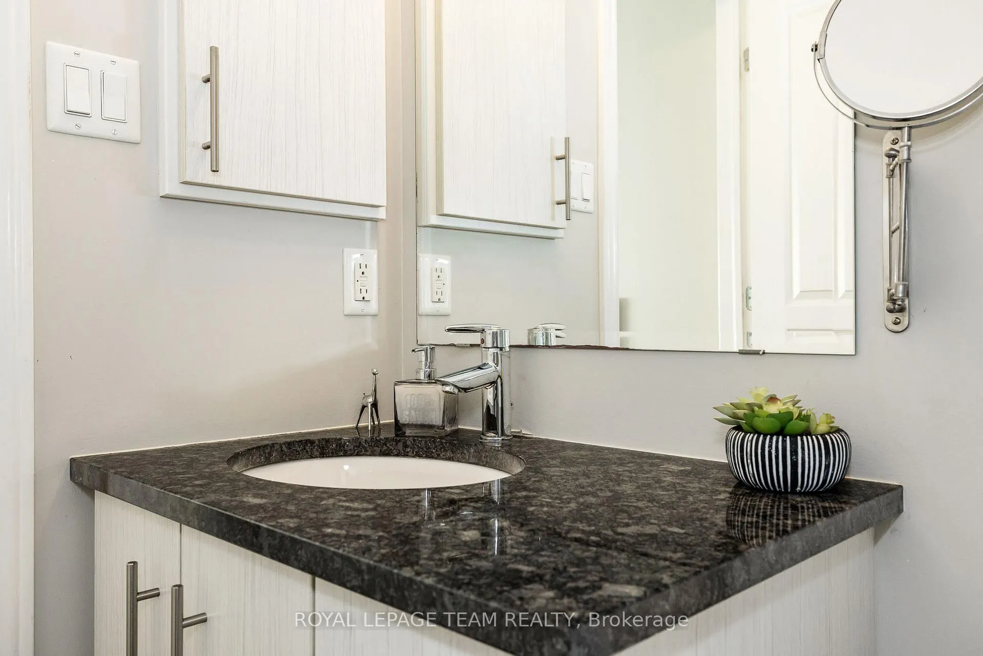 Photo 25 of Unit A, 19 Tadley Private, Ottawa, Barrhaven - Longfields — HOMEH