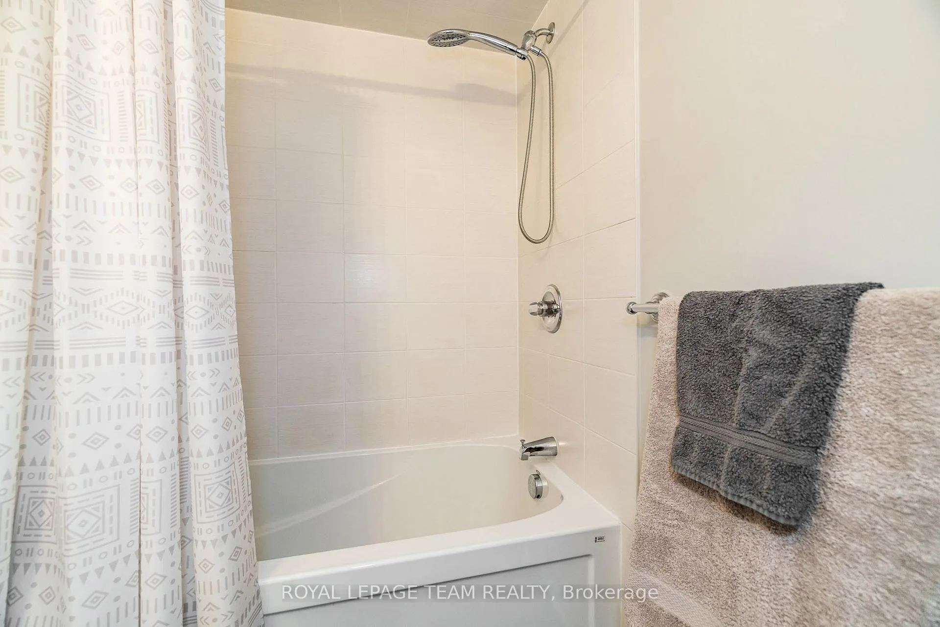 Photo 31 of Unit A, 19 Tadley Private, Ottawa, Barrhaven - Longfields — HOMEH