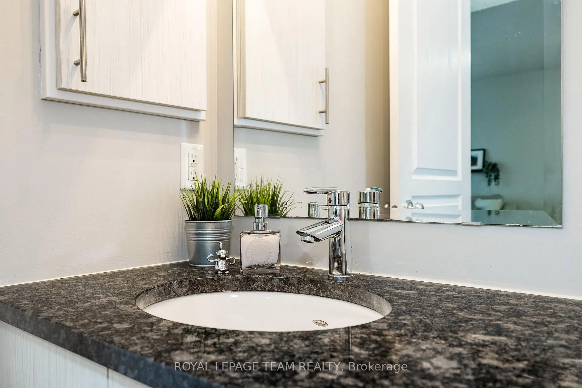 Photo 32 of Unit A, 19 Tadley Private, Ottawa, Barrhaven - Longfields — HOMEH