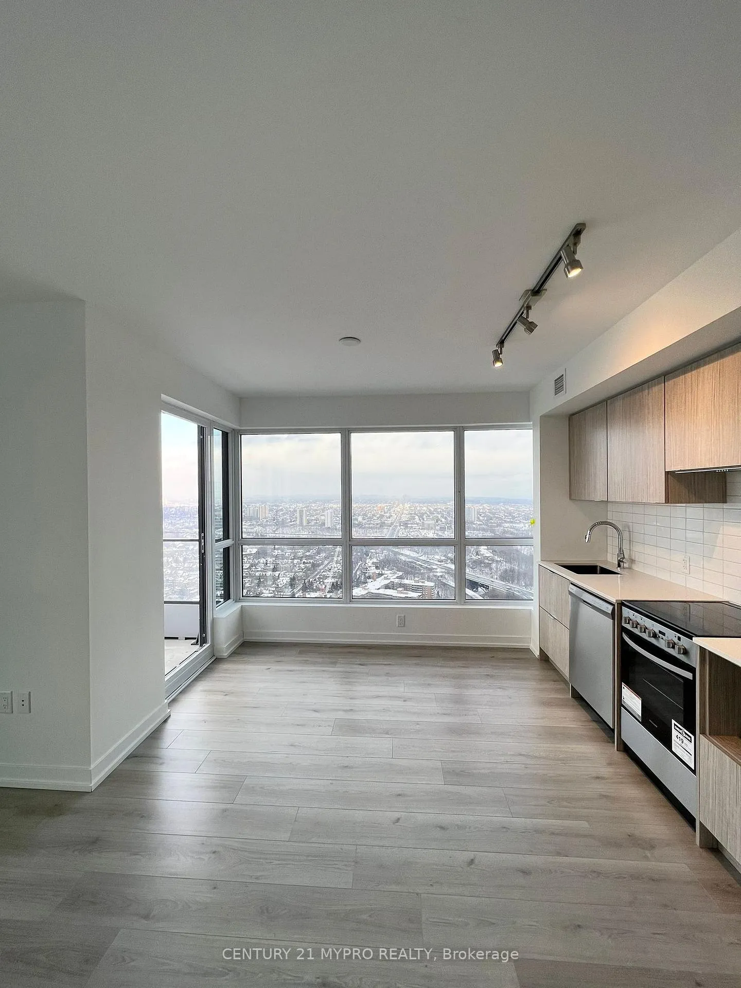 Photo 4 of Unit 4107, 395 Bloor Street E, Toronto, North St. James Town — HOMEH