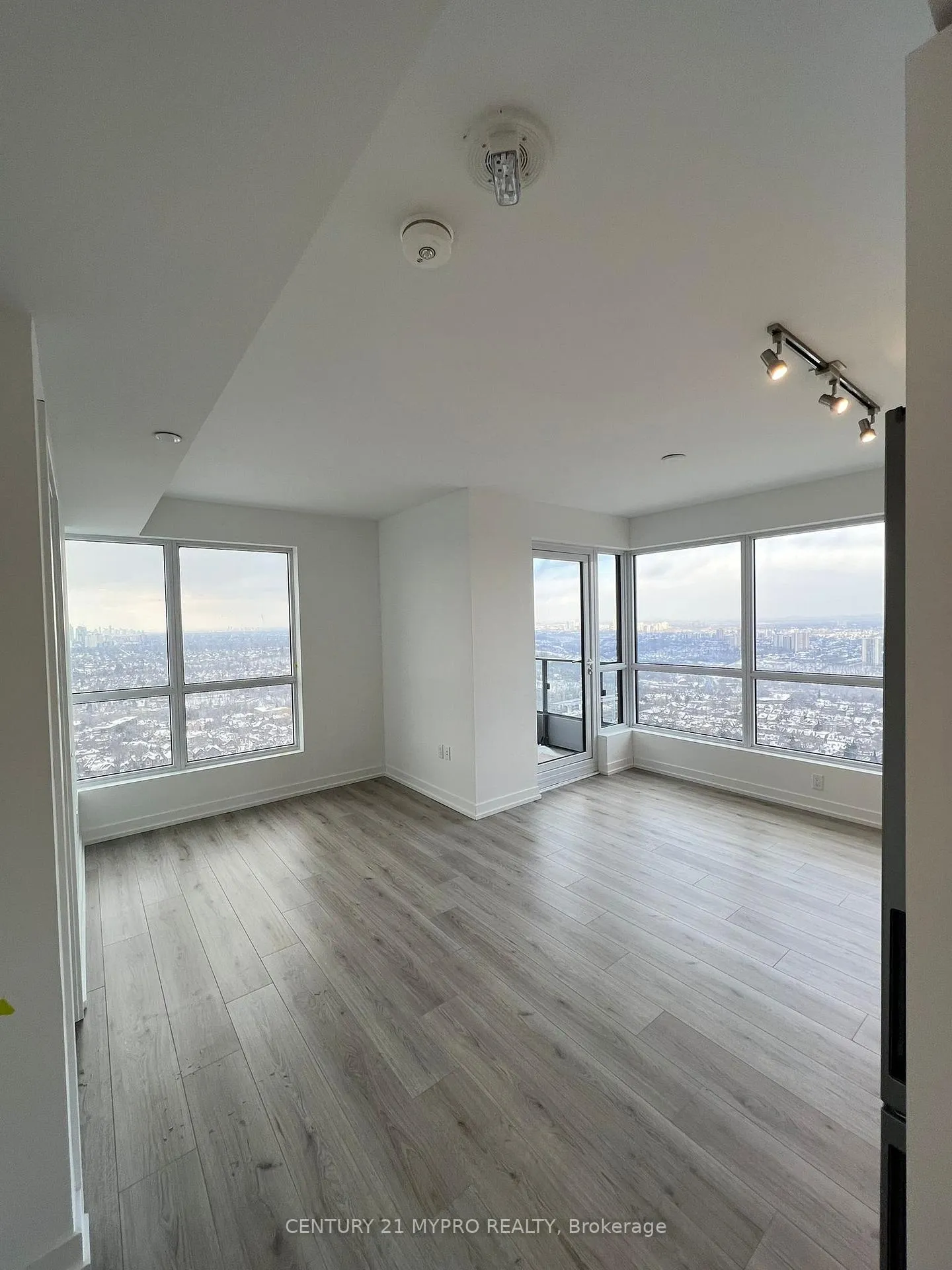 Photo 5 of Unit 4107, 395 Bloor Street E, Toronto, North St. James Town — HOMEH