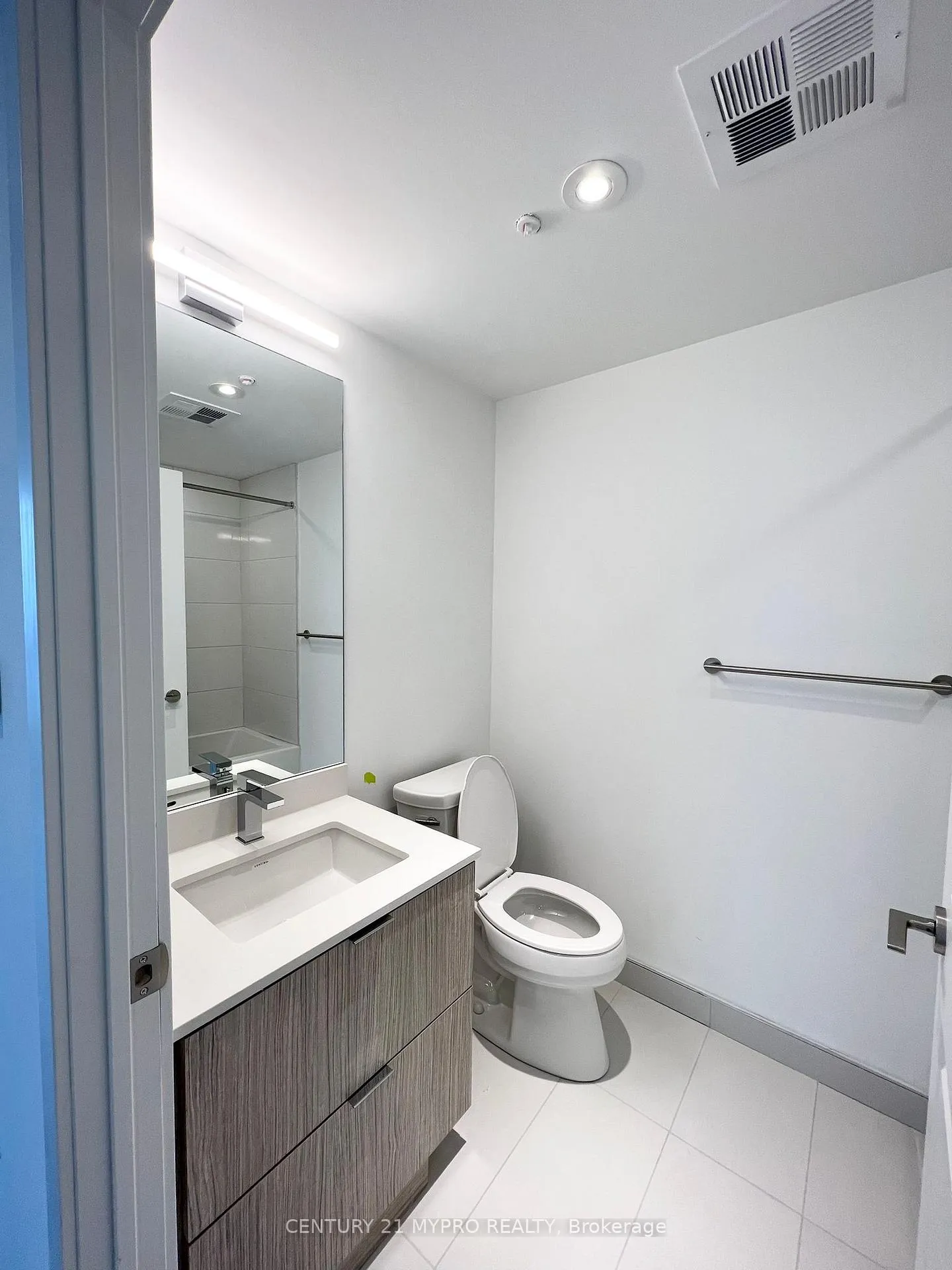 Photo 14 of Unit 4107, 395 Bloor Street E, Toronto, North St. James Town — HOMEH