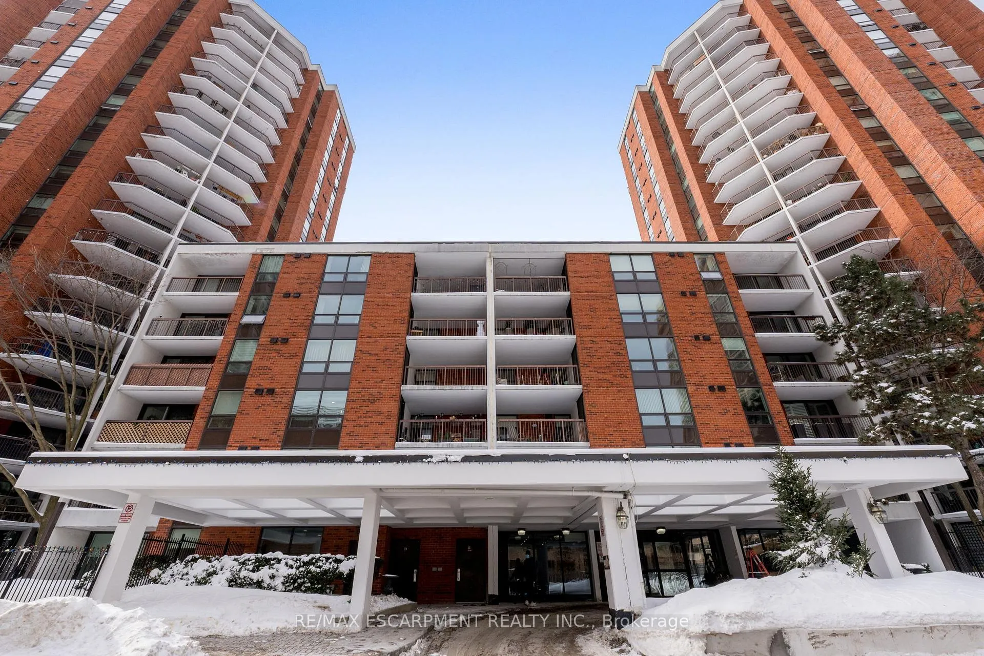 Photo 2 of Unit 1709, 77 Maitland Place, Toronto, Cabbagetown-South St. James Town — HOMEH