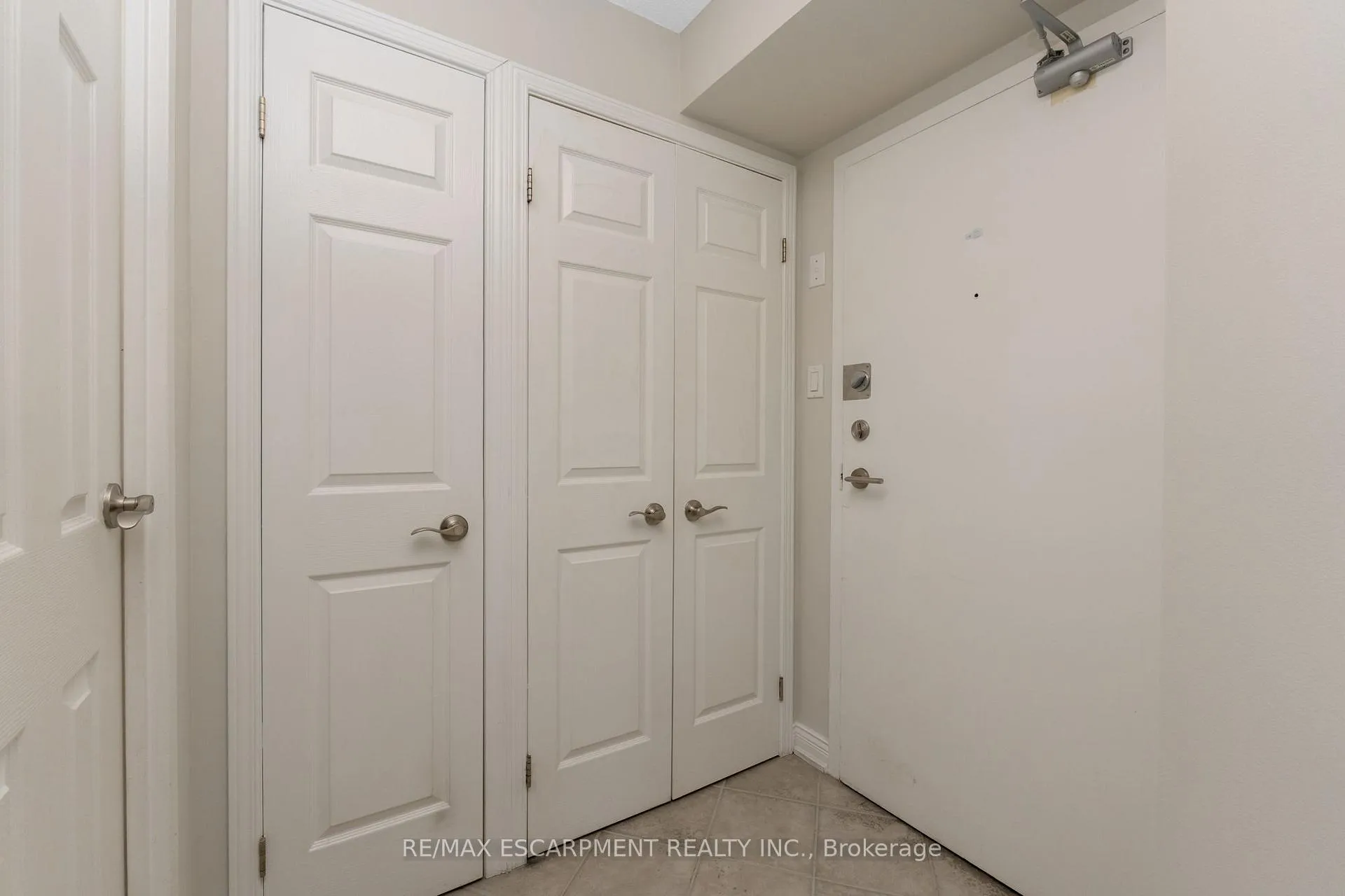 Photo 4 of Unit 1709, 77 Maitland Place, Toronto, Cabbagetown-South St. James Town — HOMEH