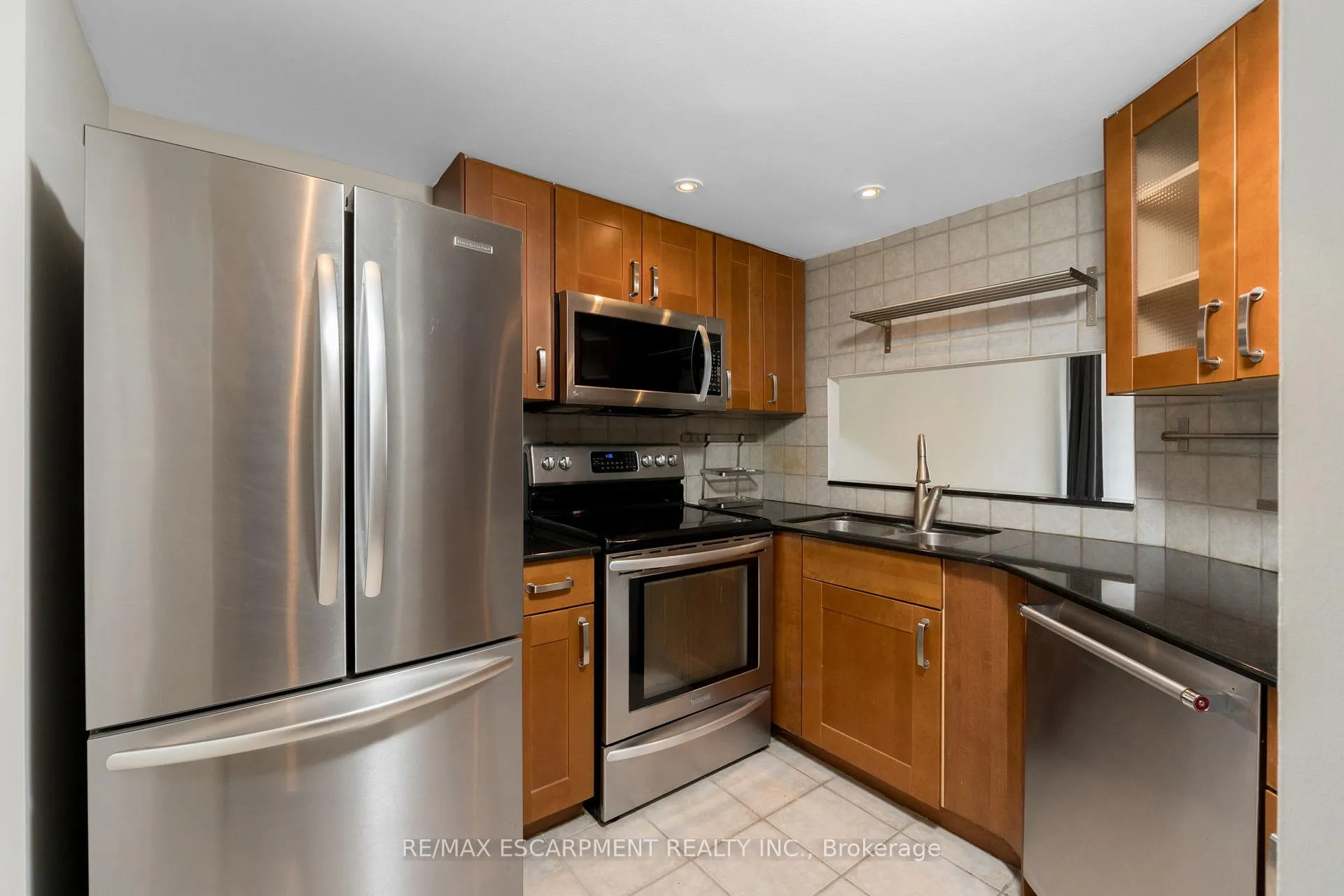 Photo 5 of Unit 1709, 77 Maitland Place, Toronto, Cabbagetown-South St. James Town — HOMEH