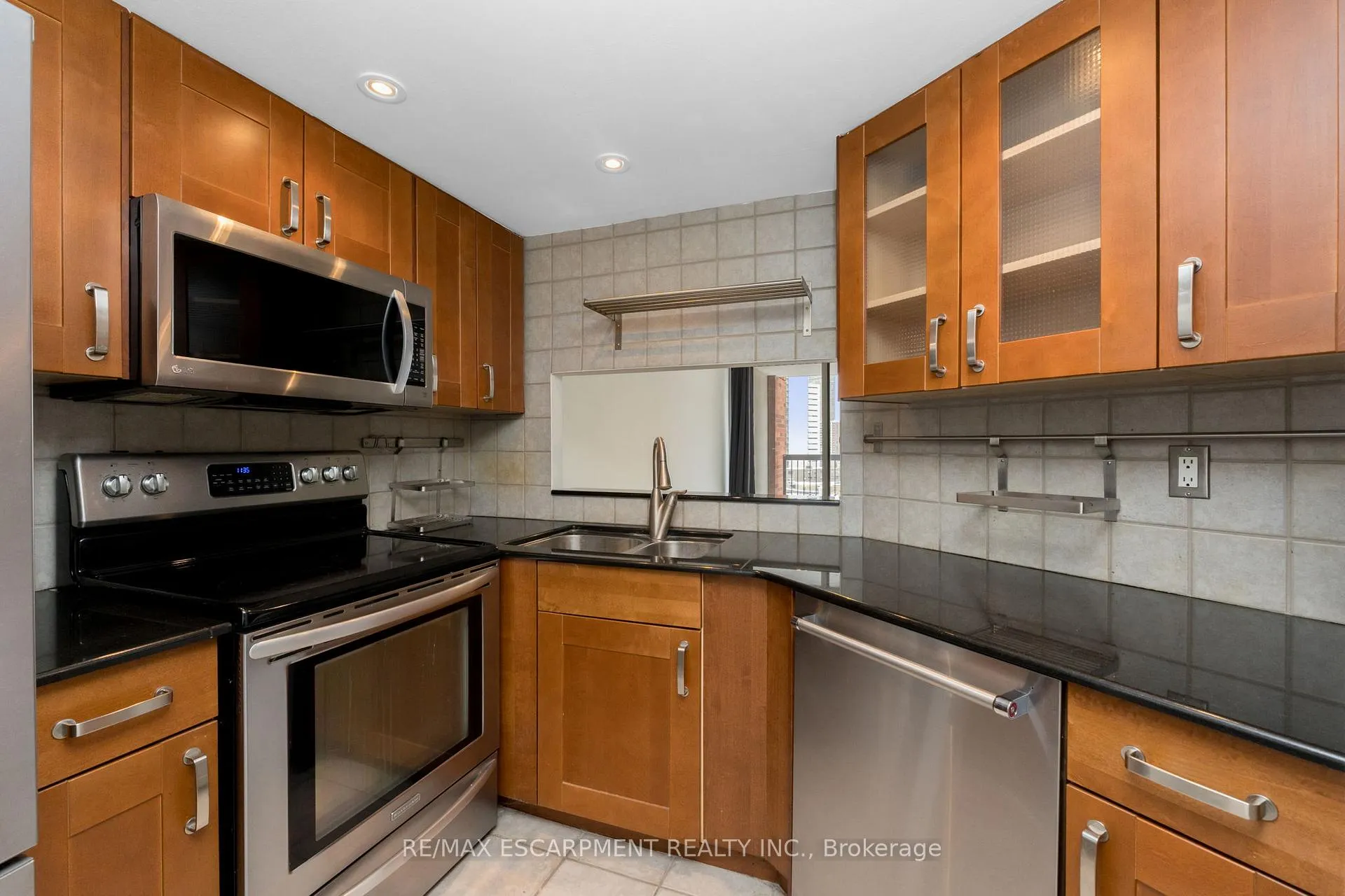 Photo 6 of Unit 1709, 77 Maitland Place, Toronto, Cabbagetown-South St. James Town — HOMEH