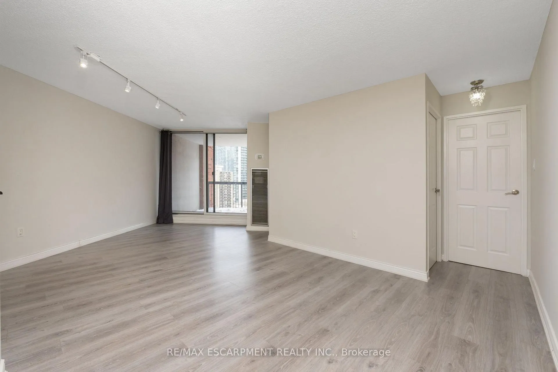 Photo 8 of Unit 1709, 77 Maitland Place, Toronto, Cabbagetown-South St. James Town — HOMEH