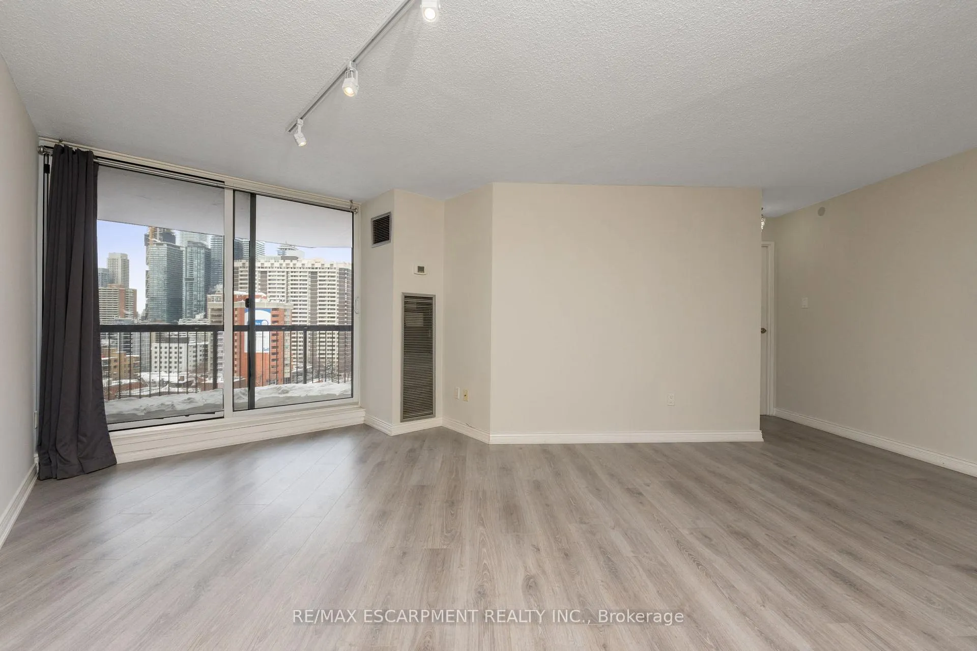 Photo 11 of Unit 1709, 77 Maitland Place, Toronto, Cabbagetown-South St. James Town — HOMEH