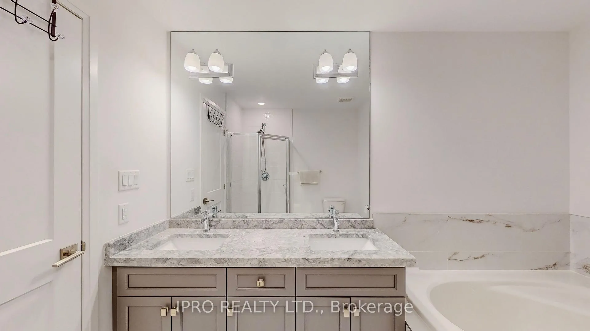 Photo 20 of Unit 49, 30 Times Square Boulevard, Hamilton, Stoney Creek Mountain — HOMEH