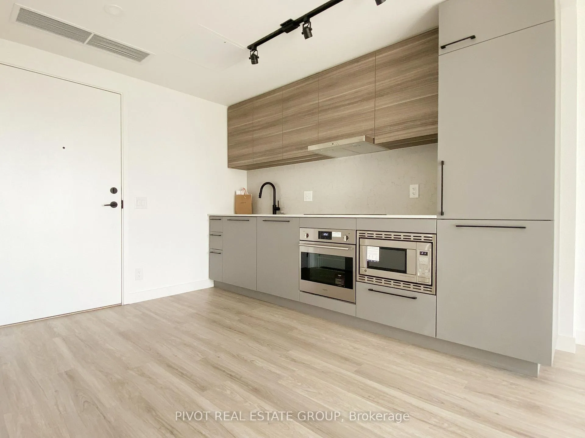 Photo 2 of Unit 1213, 1050 Eastern Avenue, Toronto, The Beaches — HOMEH