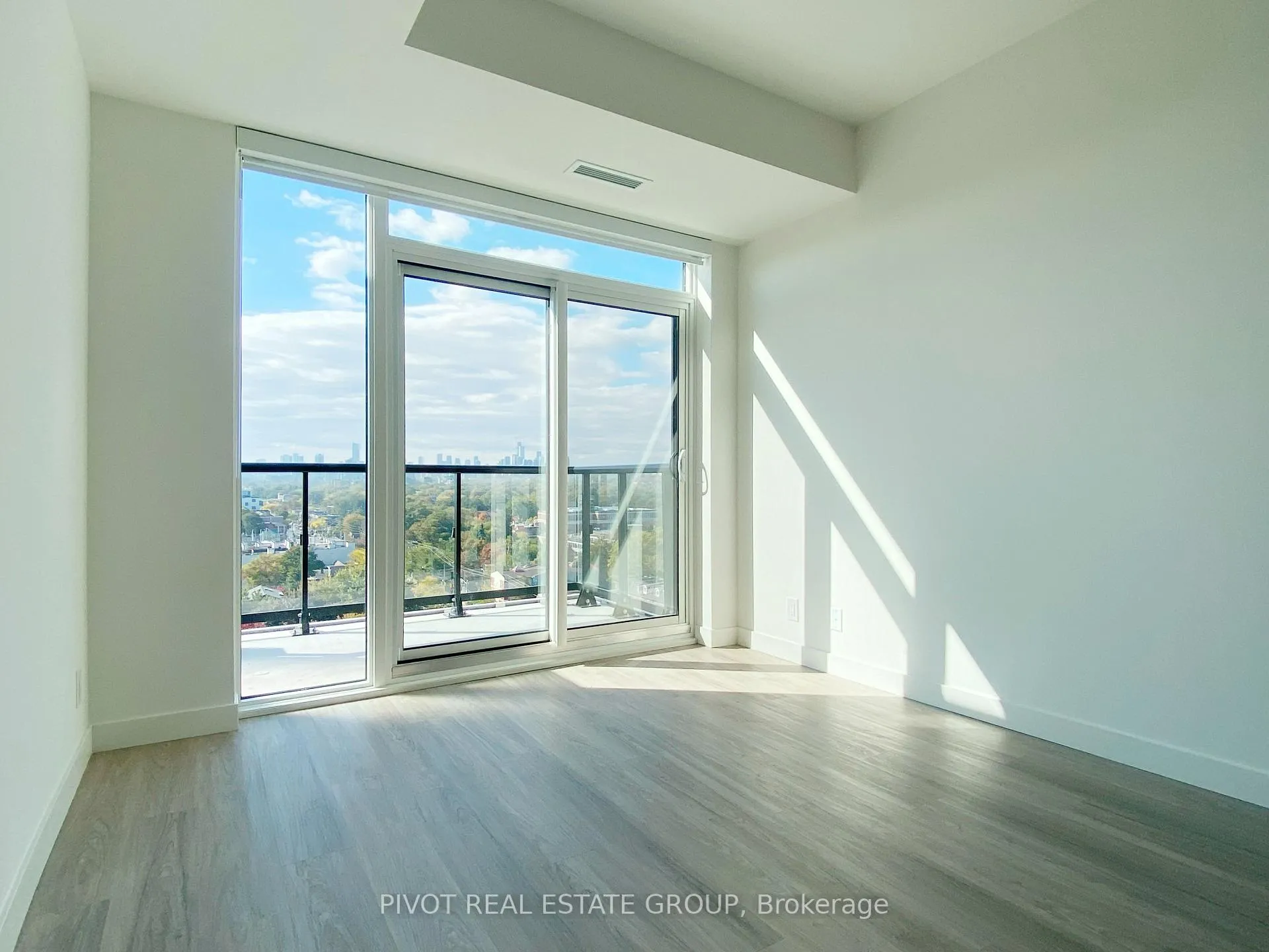 Photo 3 of Unit 1213, 1050 Eastern Avenue, Toronto, The Beaches — HOMEH