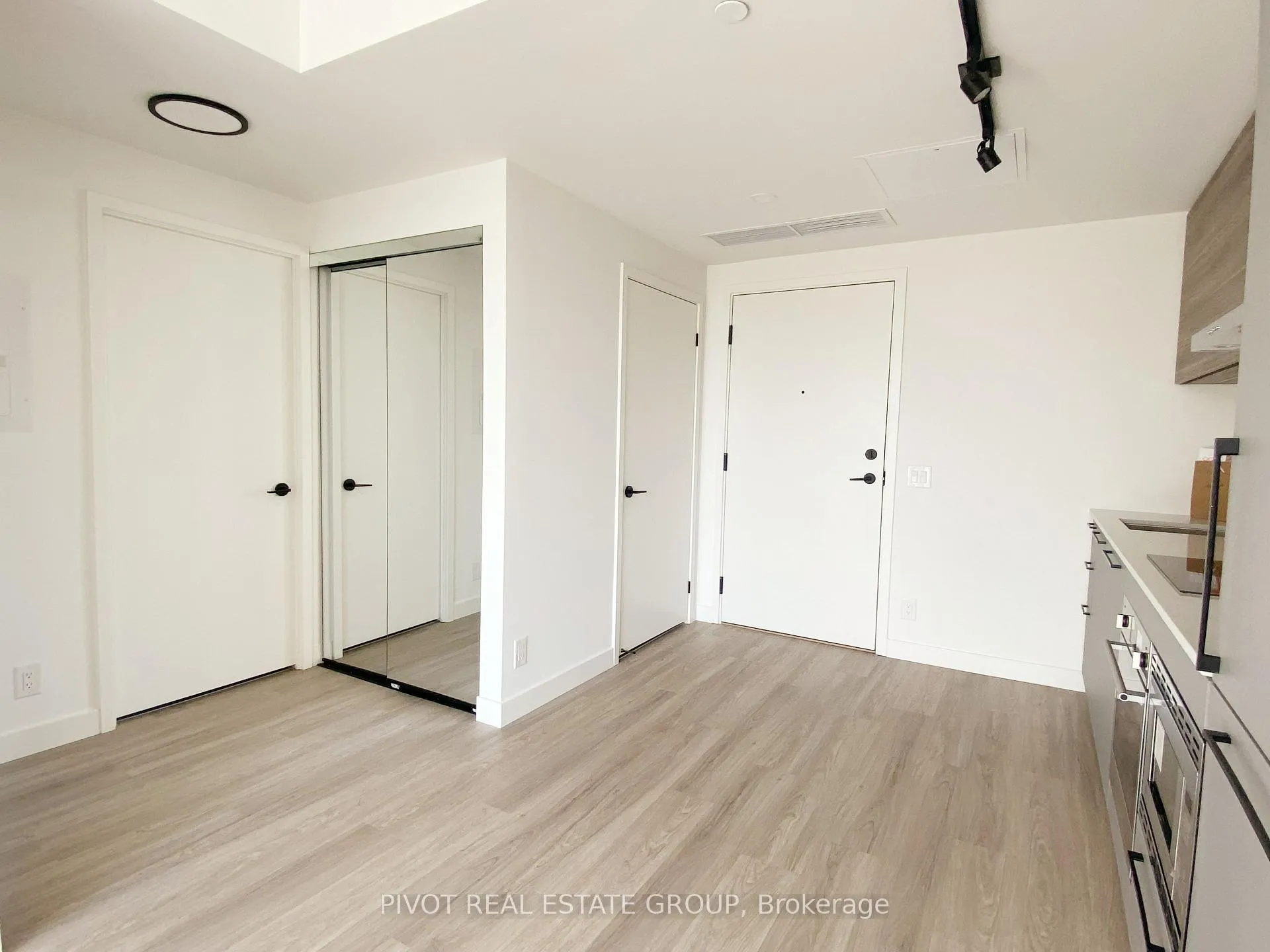 Photo 4 of Unit 1213, 1050 Eastern Avenue, Toronto, The Beaches — HOMEH