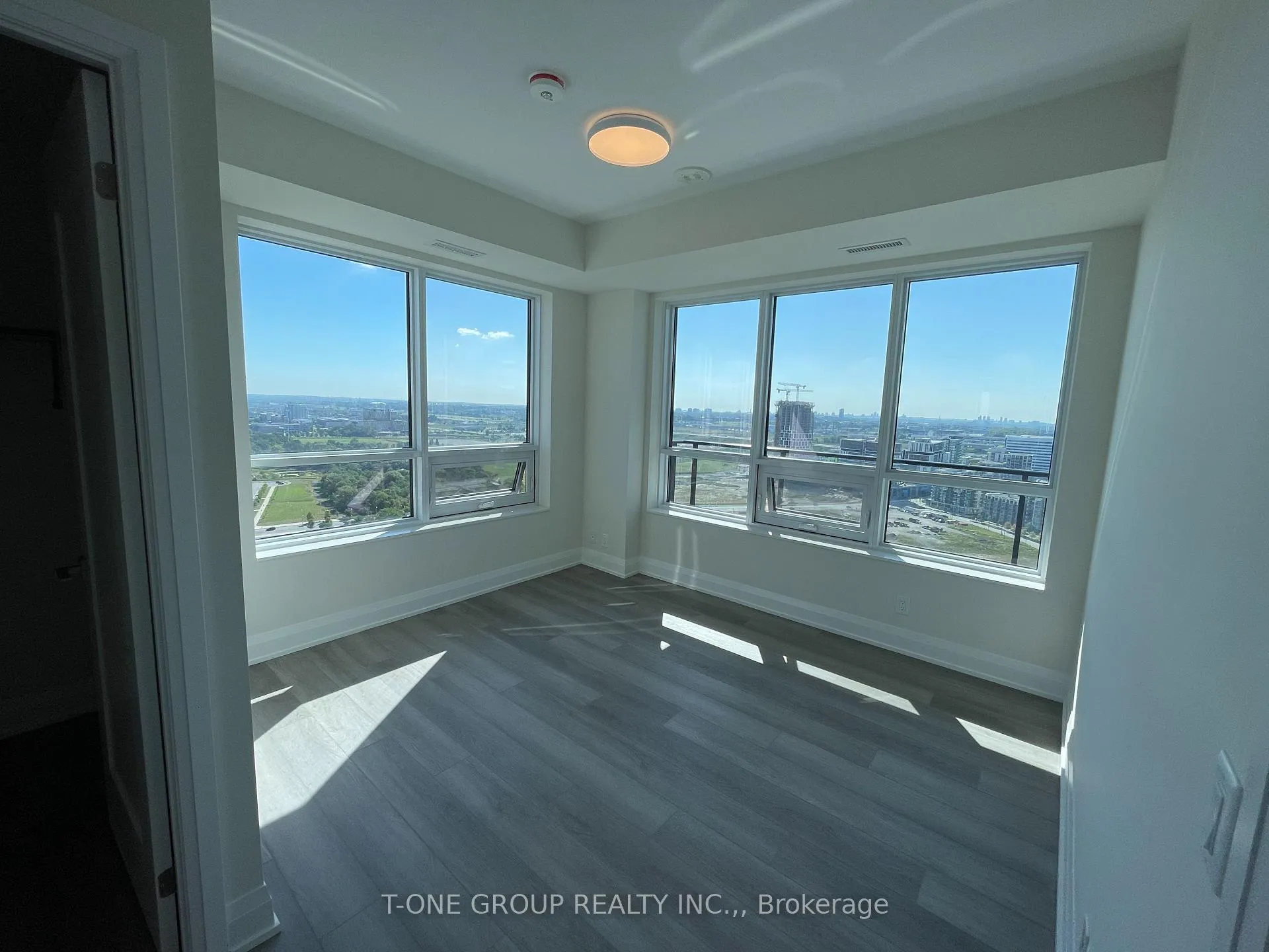 Photo 4 of Unit 3203, 18 Water Walk Drive, Markham, Unionville — HOMEH