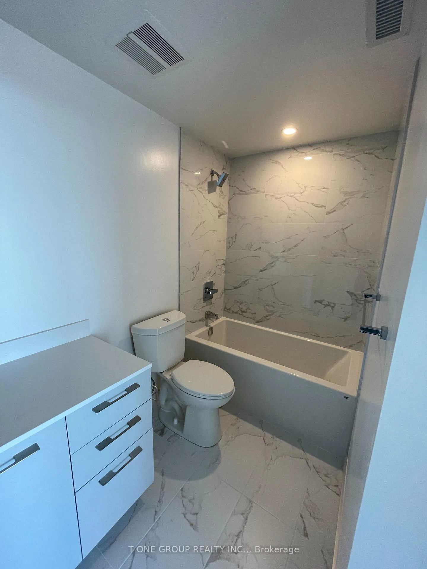 Photo 9 of Unit 3203, 18 Water Walk Drive, Markham, Unionville — HOMEH