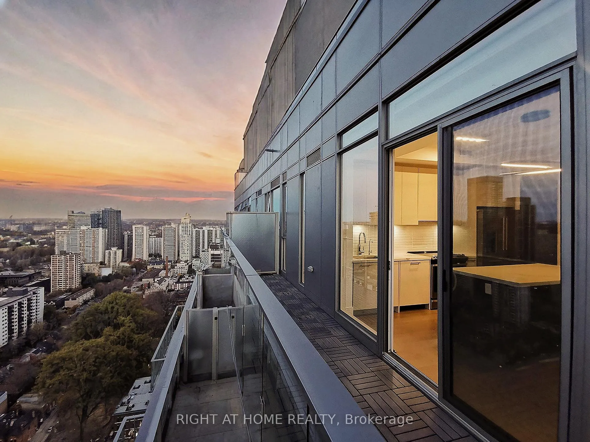 Photo 5 of Unit PH01, 50 Wellesley Street E, Toronto, Church-Yonge Corridor — HOMEH